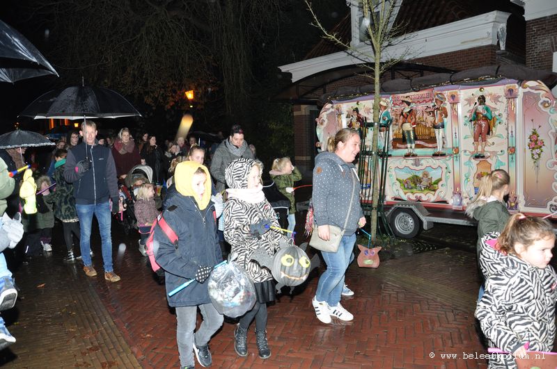 Veel deelnemers Lampionnenoptocht