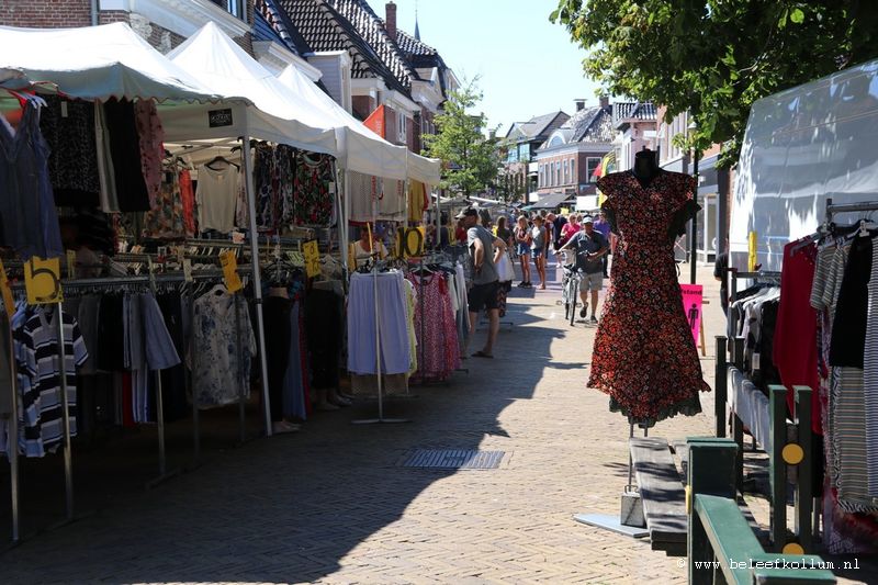 Zomermarkt Kollum met eenrichtingsverkeer