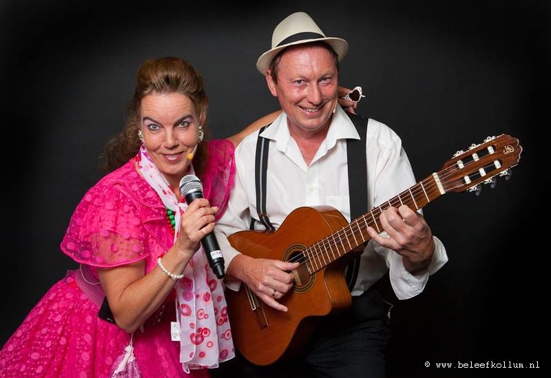 Duo Mick&Sugar op de Voorstraat tijdens Pompster Ryd Rintocht