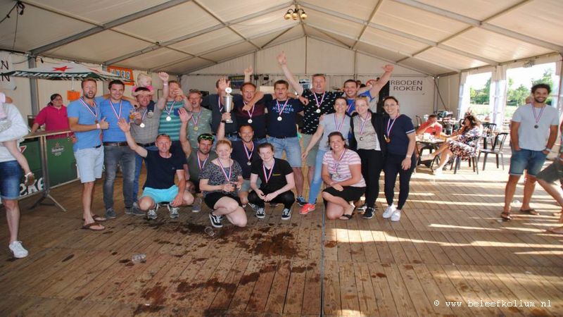 Winnaars Drakenbootrace schenken prijs aan Maarten Foundation
